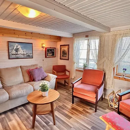 Aakerberget Vestresand Bøstad